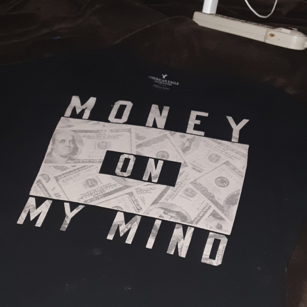 American Eagle t shirt